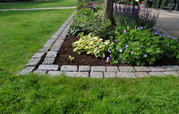 Flower Bed Mulching in Brandon